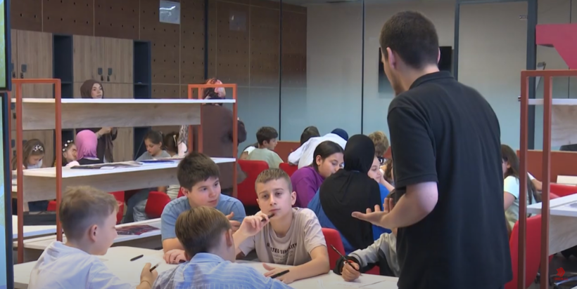 (VIDEO) Aktivitet i “Merhametit”, shkollë verore kushtuar shpikjeve dhe inovacionit