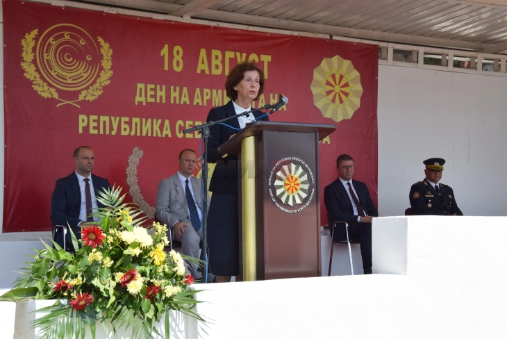(VIDEO) Siljanovska: Ushtria është shtylla e paqes dhe stabilitetit