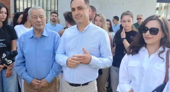 Visar Ademi paraqiti kandidaturë për kryetar të komunës së Gostivarit