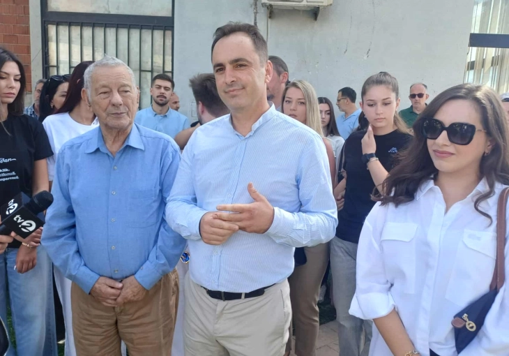 Visar Ademi paraqiti kandidaturë për kryetar të komunës së Gostivarit