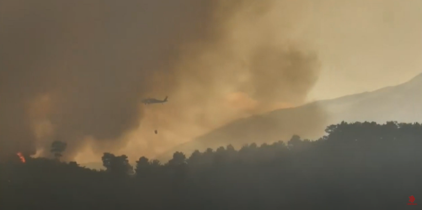 (VIDEO) Shqipëri, gjashtë fshatra të djegur në Gramsh, rritet numri i të evakuuarve