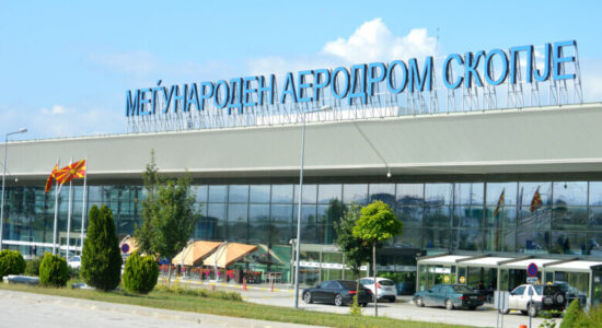 Paralajmërim i rrejshëm për bombë në Aeroportin e Shkupit, policia ngrit kallëzim ndaj një 26-vjeçari