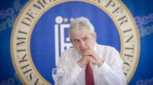 Ali Ahmeti uron 10 vjetorin e TIMEBALKAN.com
