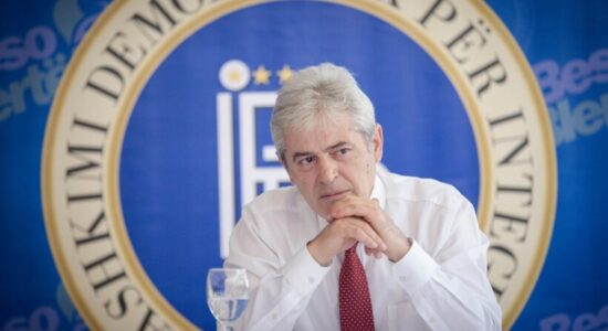 Ali Ahmeti uron 10 vjetorin e TIMEBALKAN.com
