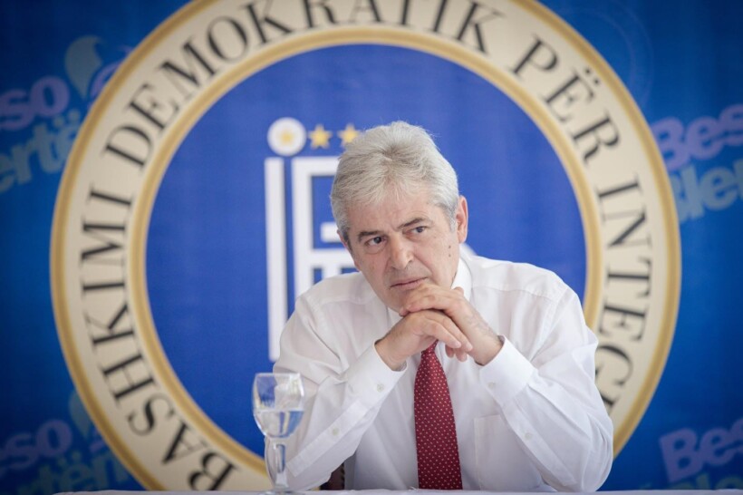 Ali Ahmeti uron 10 vjetorin e TIMEBALKAN.com