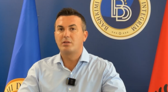 Ademi: Qeveria po cënon përfaqësimin e drejtë nëpër komuna duke e ulur numrin e këshilltarëve