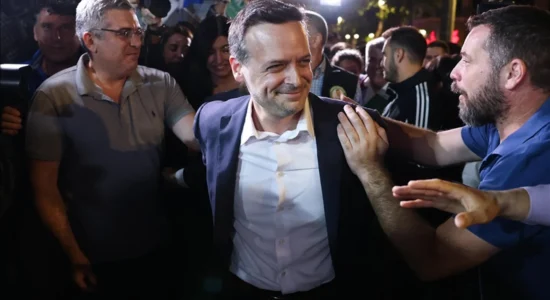 Kryebashkiaku i Athinës përballë ambasadorit të Izraelit: Nuk kemi nevojë për leksione mbi demokracinë nga ata që vrasin civilë