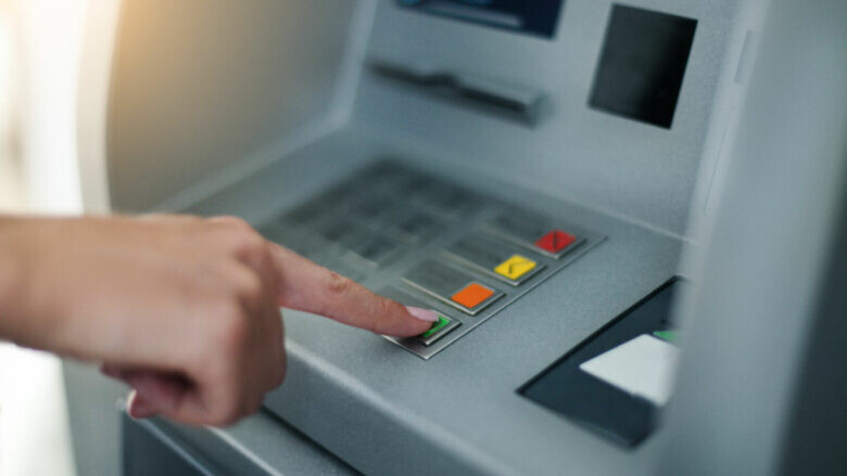 Banka Popullore në RMV propozon katër tërheqje falas në muaj nga bankomatët e bankave të tjera