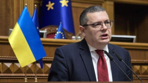 Zyrtari ukrainas: Trump foli si Putini, kjo është e rrezikshme