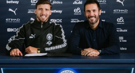 Ruben Dias blindohet me kontratë të re nga Man City
