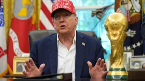 Trump kritikon mediat amerikane, nënkupton mundësinë e revokimit të licencave televizive