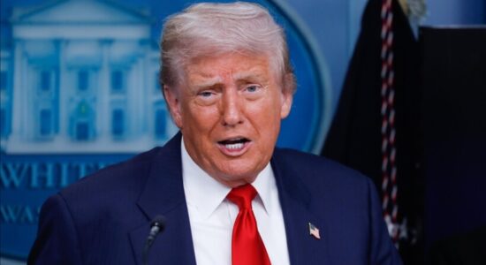 Trump paralajmëron “pasoja shumë të rënda” nëse Putin nuk pranon t’i japë fund luftës