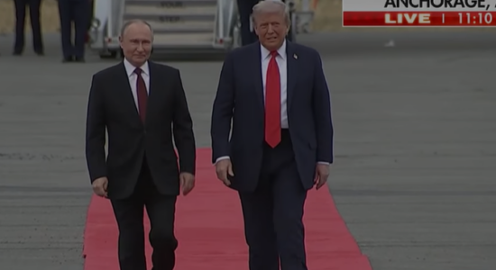 Fillojnë bisedimet Trump-Putin me dyer të mbyllura në Alaska