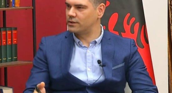 Ariut të kafshon, kamera e njeriut incizon!
