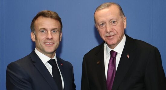 Presidenti Erdoğan zhvilloi bisedë telefonike me homologun francez Macron
