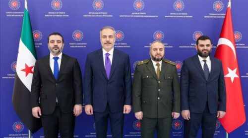Kryediplomati turk Fidan takohet me homologun sirian Al-Shaibani dhe zyrtarë tjerë nga Siria