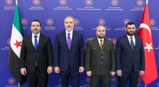 Kryediplomati turk Fidan takohet me homologun sirian Al-Shaibani dhe zyrtarë tjerë nga Siria