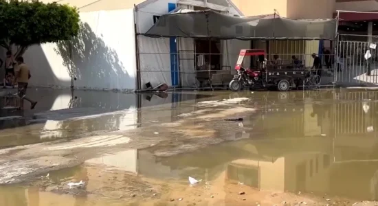 Gaza, spitali “Nasser” përmbytet nga ujërat e zeza pas bombardimeve izraelite