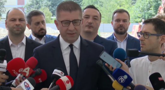 Thirrjet anti-shqiptare në Kumanovë, Mickoski: Dënojë sjelljen ksenofobike dhe brohoritjet nacionaliste