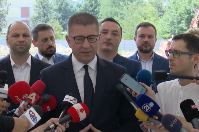 Thirrjet anti-shqiptare në Kumanovë, Mickoski: Dënojë sjelljen ksenofobike dhe brohoritjet nacionaliste