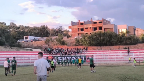 (VIDEO) Tifozët maqedonas përsërisin thirrjet për të linçuar shqiptarët