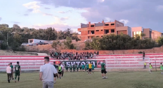 (VIDEO) Tifozët maqedonas përsërisin thirrjet për të linçuar shqiptarët