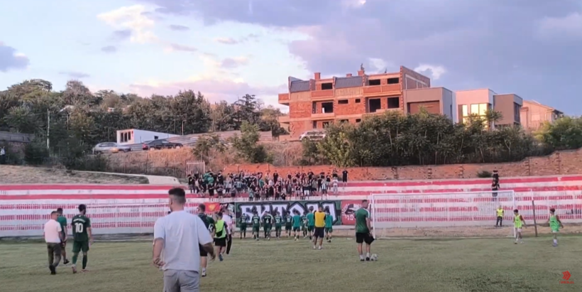  VIDEO  Tifozët maqedonas përsërisin thirrjet për të linçuar shqiptarët