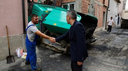 Izet Mexhiti inspekton asfaltimin e rrugës “7 Korriku” në Seravë: Investim për qarkullim më të lehtë dhe infrastrukturë moderne