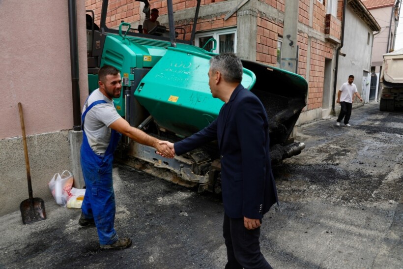 Izet Mexhiti inspekton asfaltimin e rrugës “7 Korriku” në Seravë: Investim për qarkullim më të lehtë dhe infrastrukturë moderne