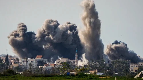 Izraeli vret 55 palestinezë në Gaza, përfshirë 27 që po prisnin ndihma