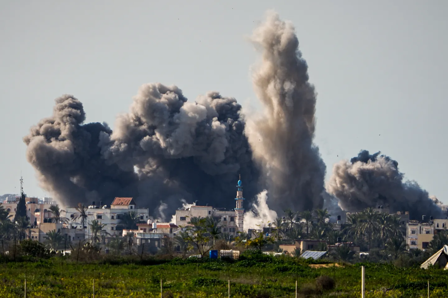 Izraeli vret 55 palestinezë në Gaza, përfshirë 27 që po prisnin ndihma