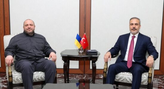 Kryediplomati turk Fidan takohet me Sekretarin e Këshillit të Mbrojtjes të Ukrainës në Ankara