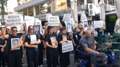 (VIDEO) Tragjedia në Koçan, familjarët po vazhdojnë të kërkojnë drejtësi