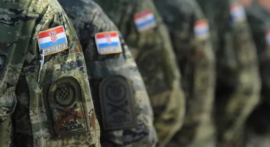 Media kroate: Piloti kroat i KFOR-it dhe e dashura e tij nga Kosova arrestohen nën dyshimin për spiunazh te Lista Serbe
