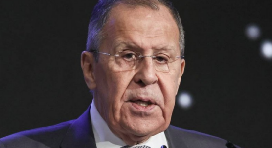 Lavrov mbërrin në Alaskë: Rusia ka një pozicion të qartë që do të përcaktohet në bisedimet me SHBA-në