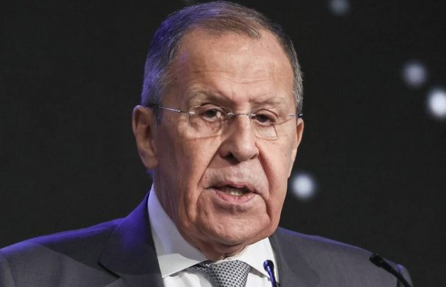 Lavrov mbërrin në Alaskë: Rusia ka një pozicion të qartë që do të përcaktohet në bisedimet me SHBA-në