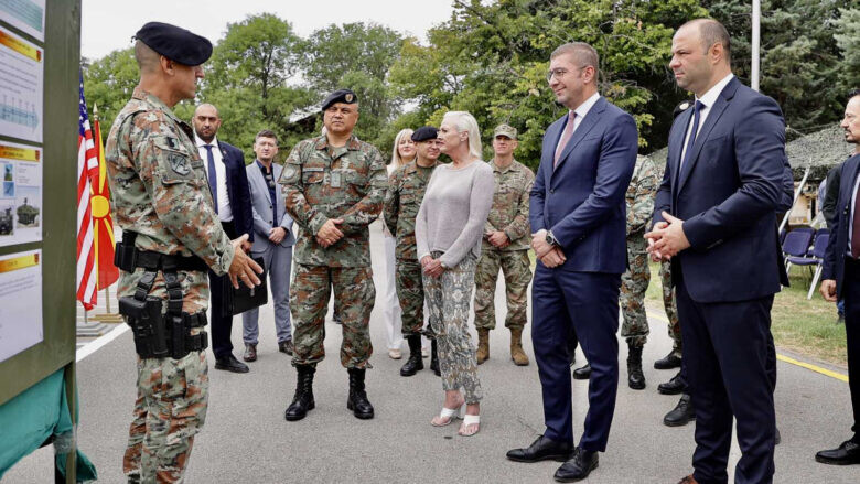 Mickoski: Kapacitetet e Ushtrisë po rriten, 29 automjete të reja të blinduara nga SHBA-ja