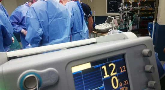 Ministria e Shëndetësisë: Është kryer transplanti më i ndërlikuar i kockës në Klinikën e Ortopedisë në Shkup