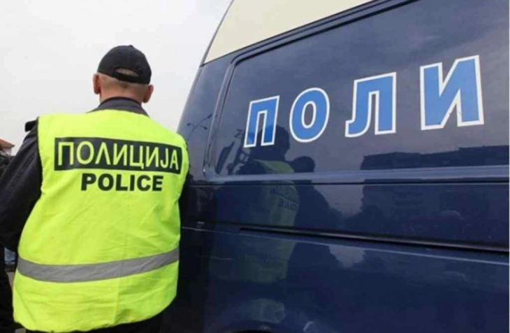 Kontrolli i brendshëm i MPB-së i verifikon sistemimin e nëpunësve të policisë gjatë bastisjes në Demir Hisar