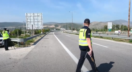 (VIDEO) Për dy ditë policia gjobiti 1 455 shkelës të trafikut