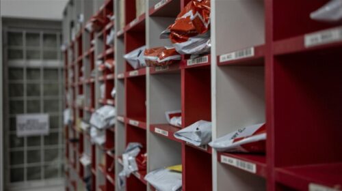 Shërbimet postare evropiane ndalojnë dërgesat në SHBA pasi përfundon përjashtimi nga tarifat