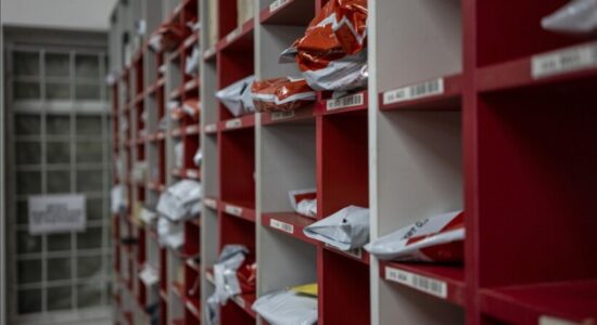 Shërbimet postare evropiane ndalojnë dërgesat në SHBA pasi përfundon përjashtimi nga tarifat