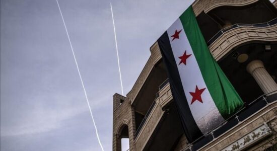 Siria nënshkruan marrëveshje investimi prej 14 miliardë dollarësh për 12 projekte të mëdha strategjike