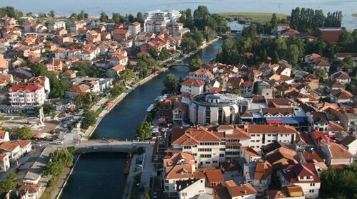 Sulm me thikë në Strugë, një person nga Veleshta dërgohet në spital i plagosur