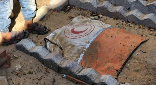 Izraeli sulmon selinë e Gjysmëhënës së Kuqe në Gaza, vritet një pjesëtar i stafit