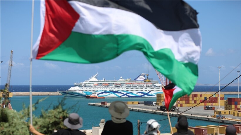 Aktivistët propalestinezë protestojnë kundër anijes që transportonte izraelitë në ishullin e Kretës