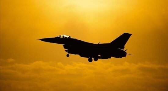 Poloni: Një avion F-16 rrëzohet gjatë provave për shfaqje ajrore, humb jetën piloti
