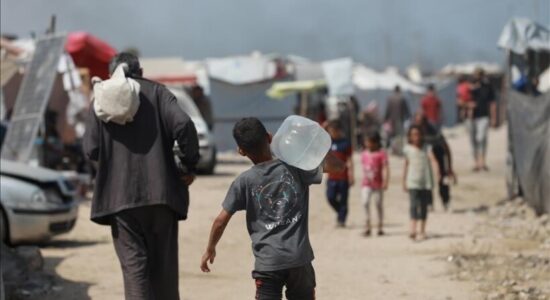 Izraeli shqyrton ndërprerjen e furnizimit me ujë për Gazën veriore për t’i shtyrë palestinezët në jug