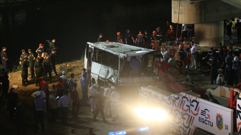 18 persona humbin jetën pasi autobusi bie në lumë në kryeqytetin algjerian