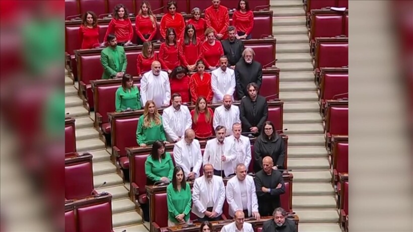 Itali, deputetët e opozitës hynë në parlament të veshur me ngjyrat e flamurit palestinez